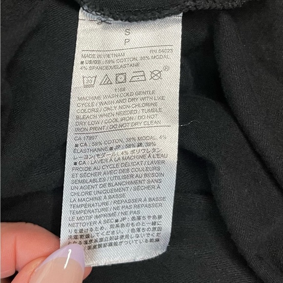 Banana Republic Black Long Sleeve V-Neck Basics Tee Shirt - Size Small - Picture 8 of 10